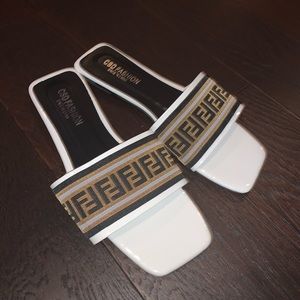 “F” Design Flat Sandals
